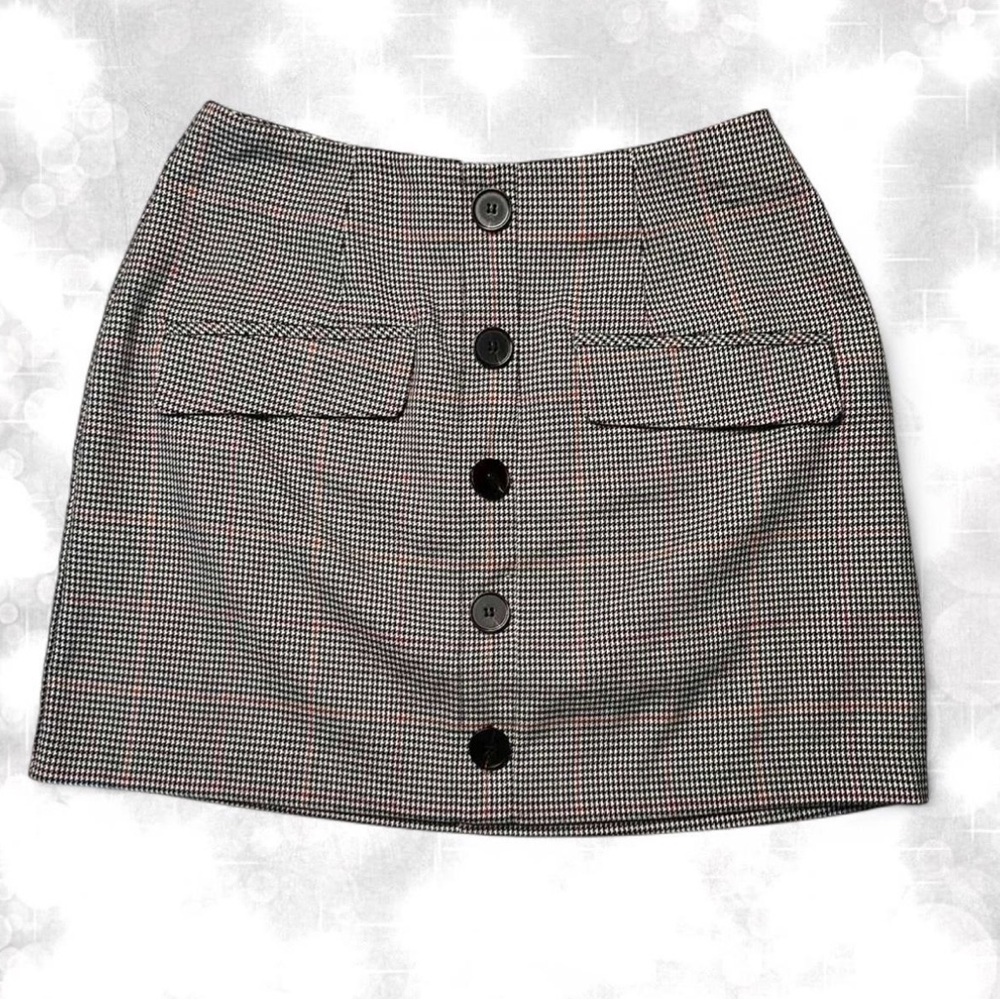 Forever 21 Classic Black and White Houndstooth Skirt - Picture 3 of 6